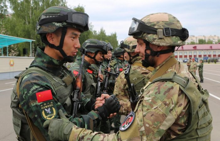 Chinese and Belarussian troops shake hands after a joint counterterrorism drill (Photograph by Xie Xinbo, Ministry of National Defense of the People's Republic of China)